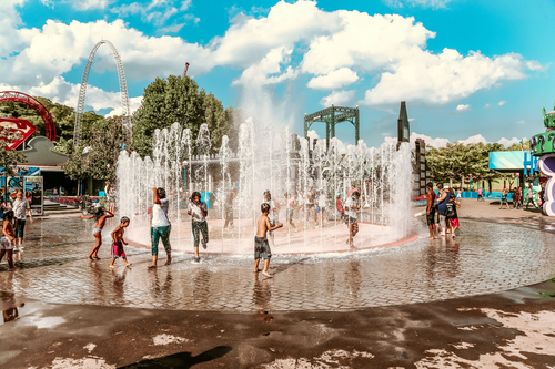 Children playing in the fountain